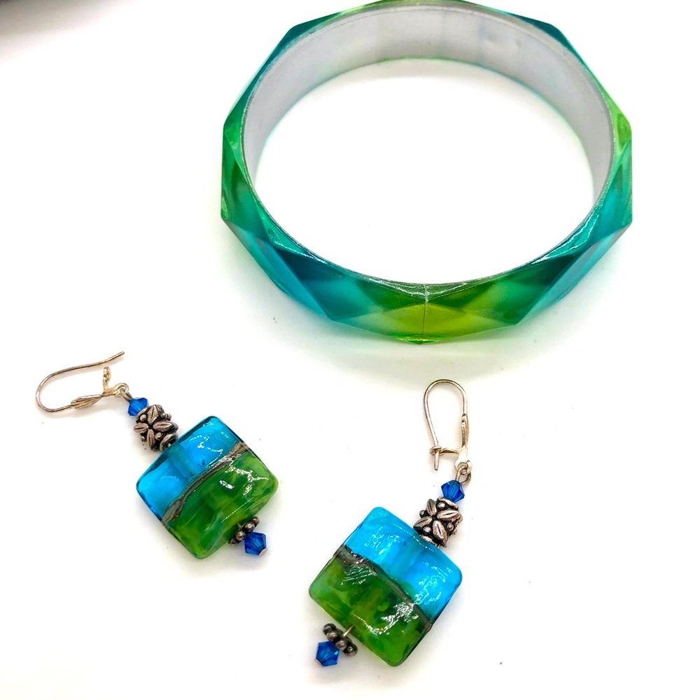 Vintage Lucite Bangle Bracelet & Art glass Earrings 🌊